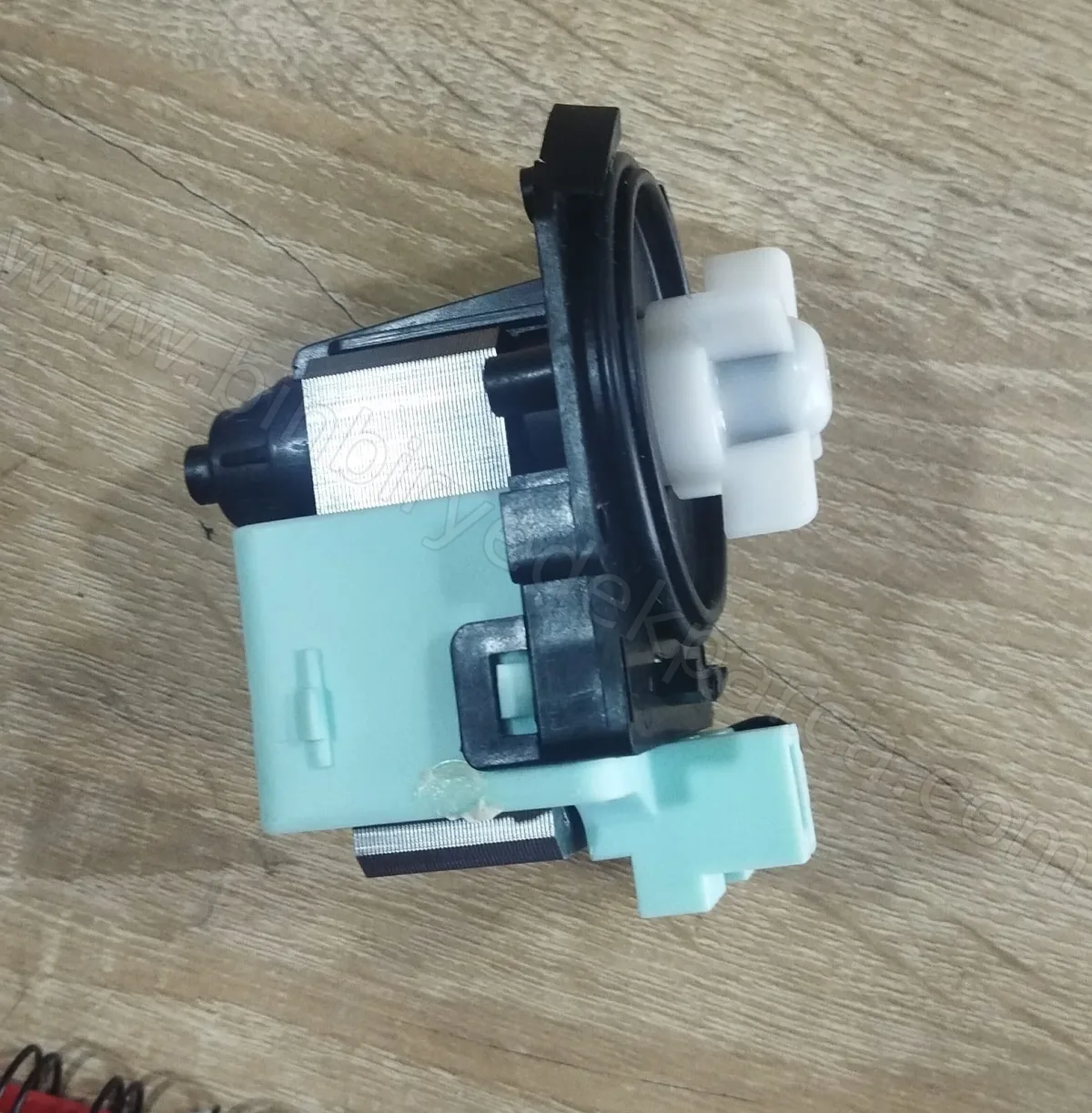 Üniversal Bulaşık Makinesi Su Boşaltma Pompa Motoru Kare Kapaksız 3 Tırnaklı